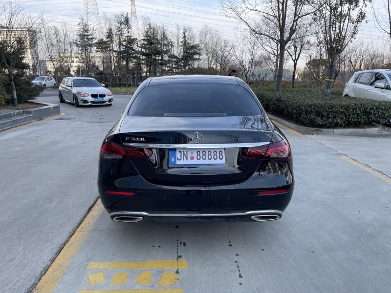 济宁23年奔驰E8
