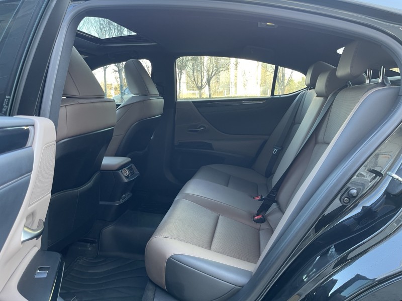 济宁23年雷克萨斯ES7