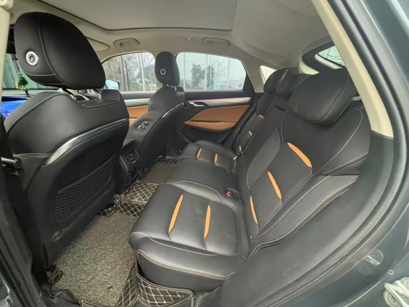 常德19年吉利星越6