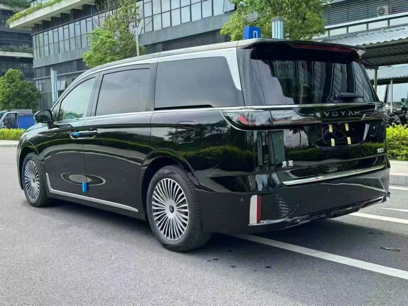 东莞25年岚图汽车梦想家7