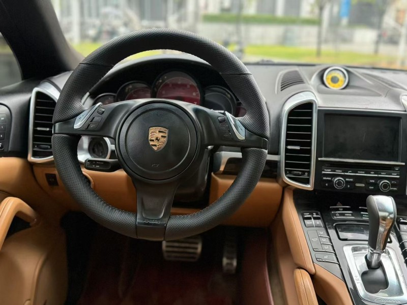 广州13年保时捷卡宴7