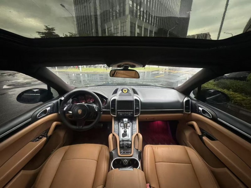 广州13年保时捷卡宴8