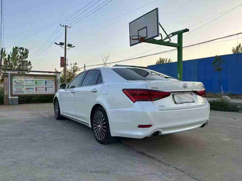 徐州18年丰田皇冠3