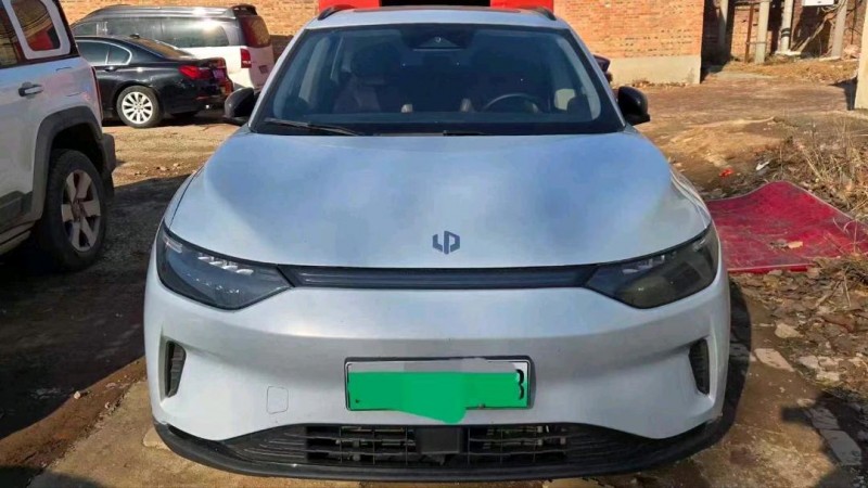 保定23年零跑汽车C111