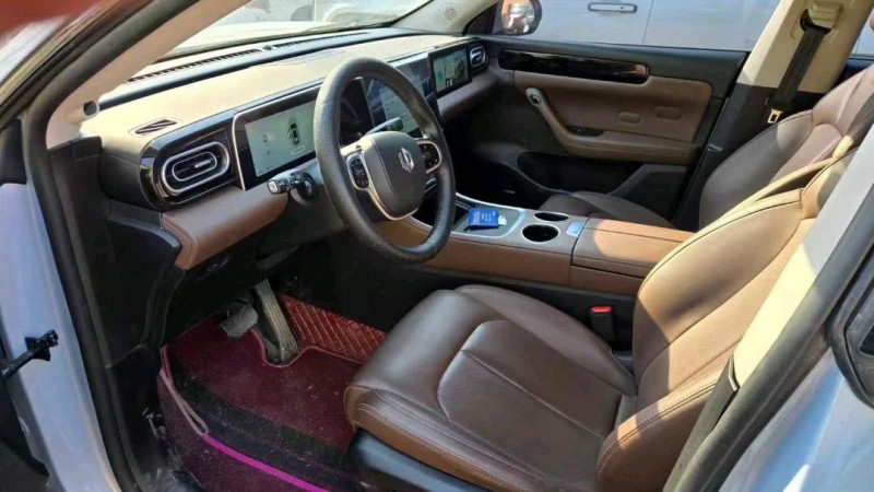 保定23年零跑汽车C113