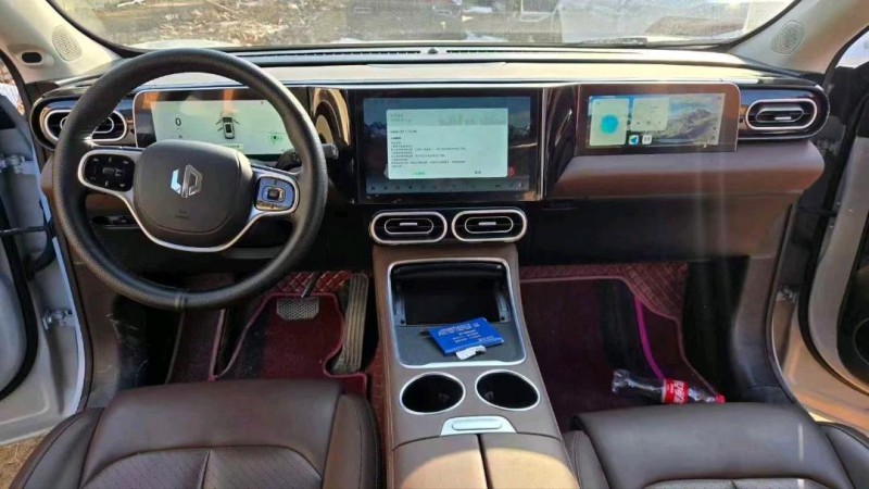 保定23年零跑汽车C115