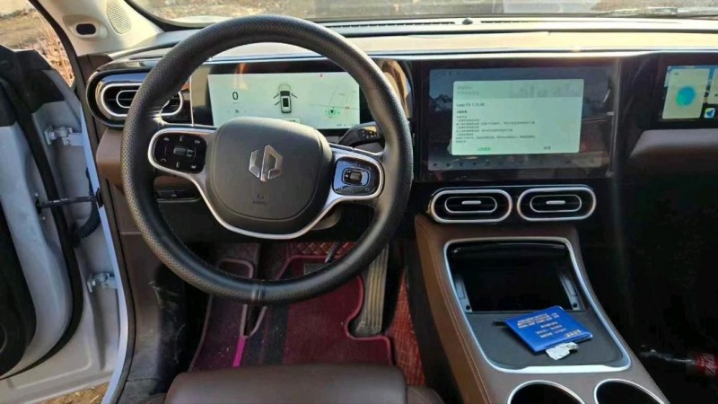 保定23年零跑汽车C116