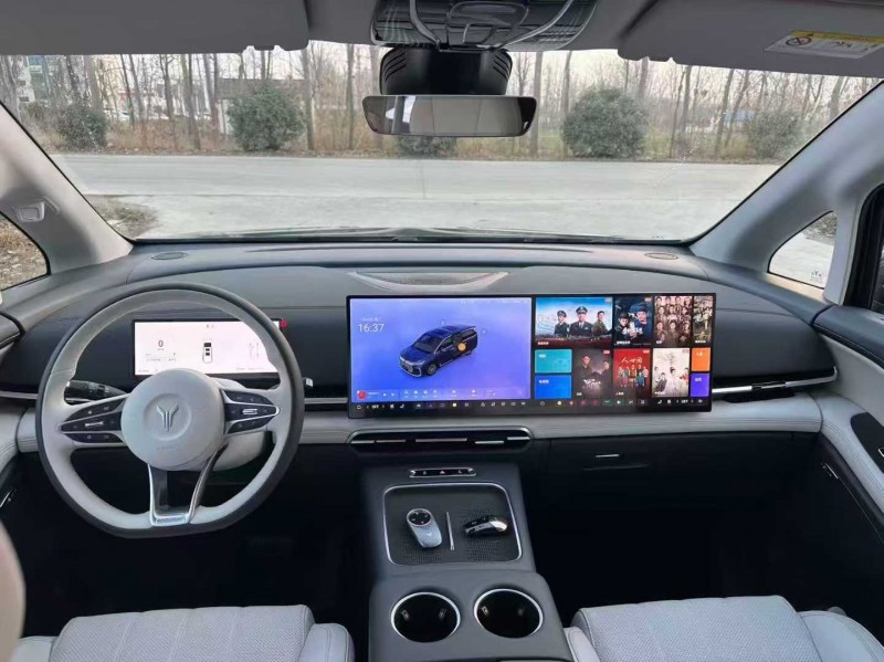 徐州25年岚图汽车梦想家5