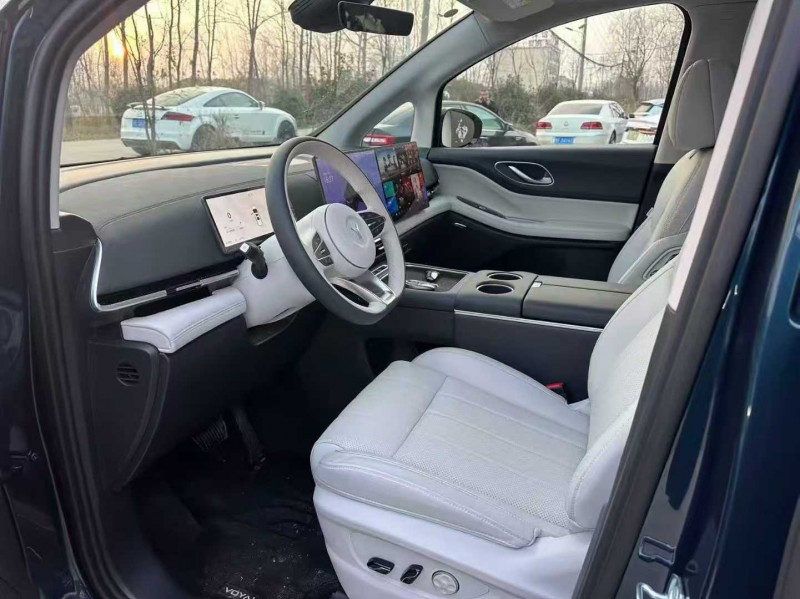 徐州25年岚图汽车梦想家6