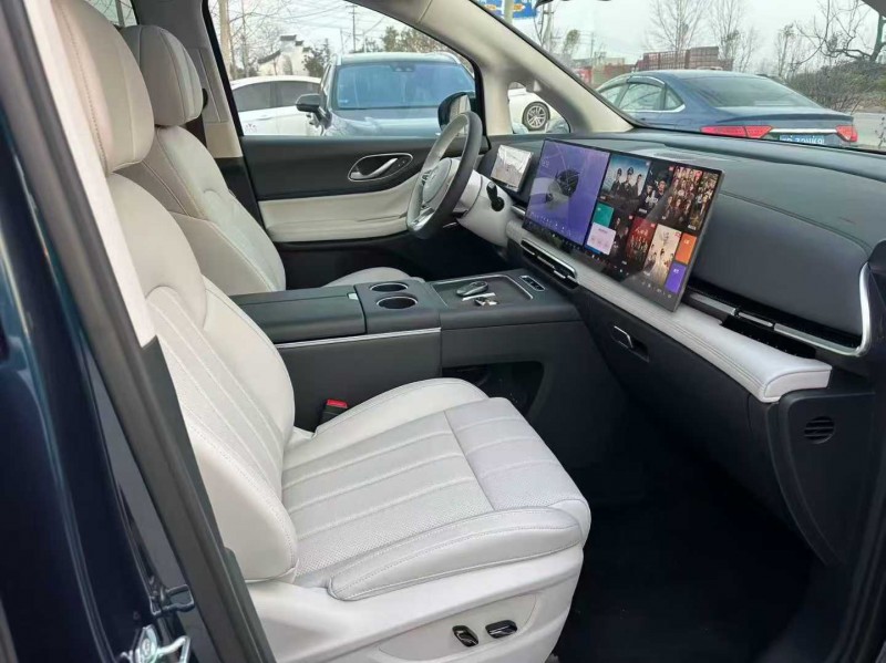 徐州25年岚图汽车梦想家7