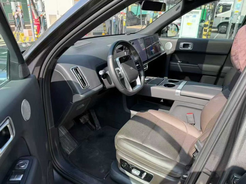 广州23年理想L84