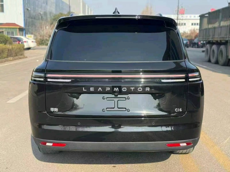 济宁25年零跑汽车C163