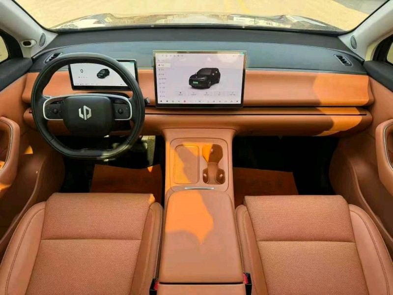 济宁25年零跑汽车C164