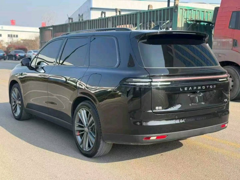 济宁25年零跑汽车C165