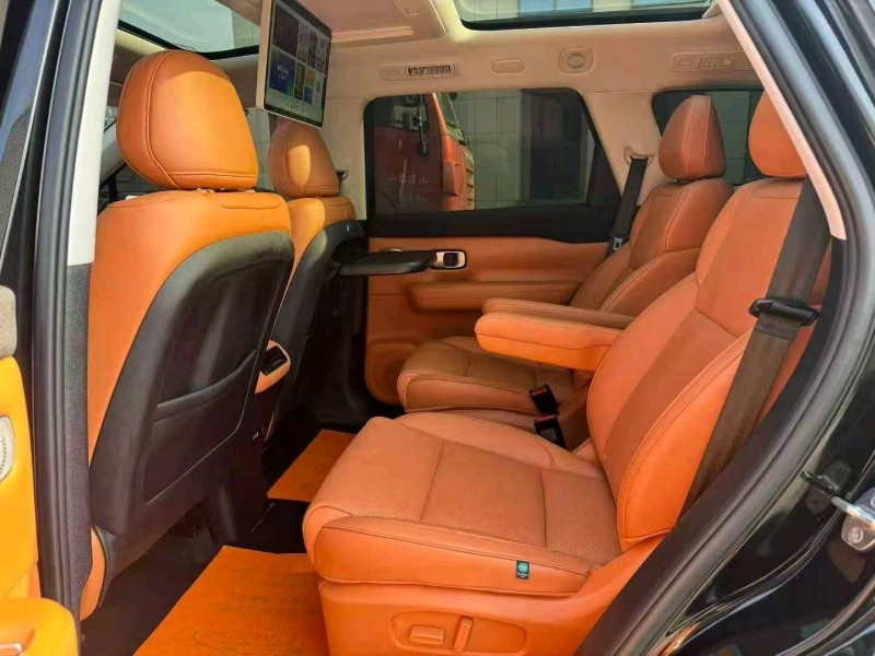 济宁25年零跑汽车C169