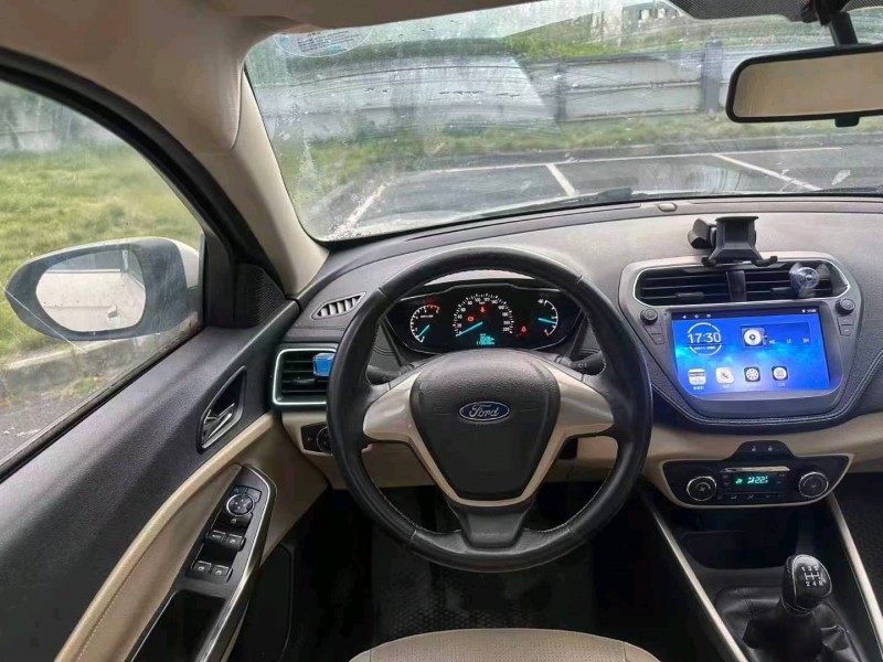 广州15年福特福睿斯8