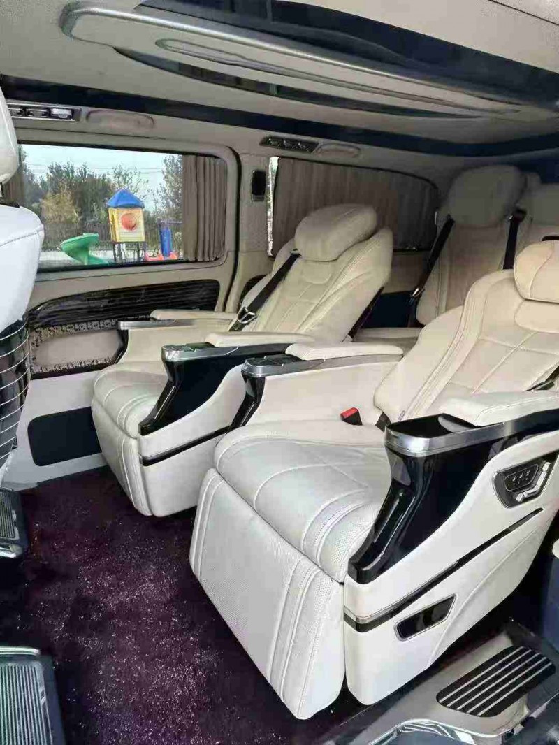 徐州21年奔驰威霆8