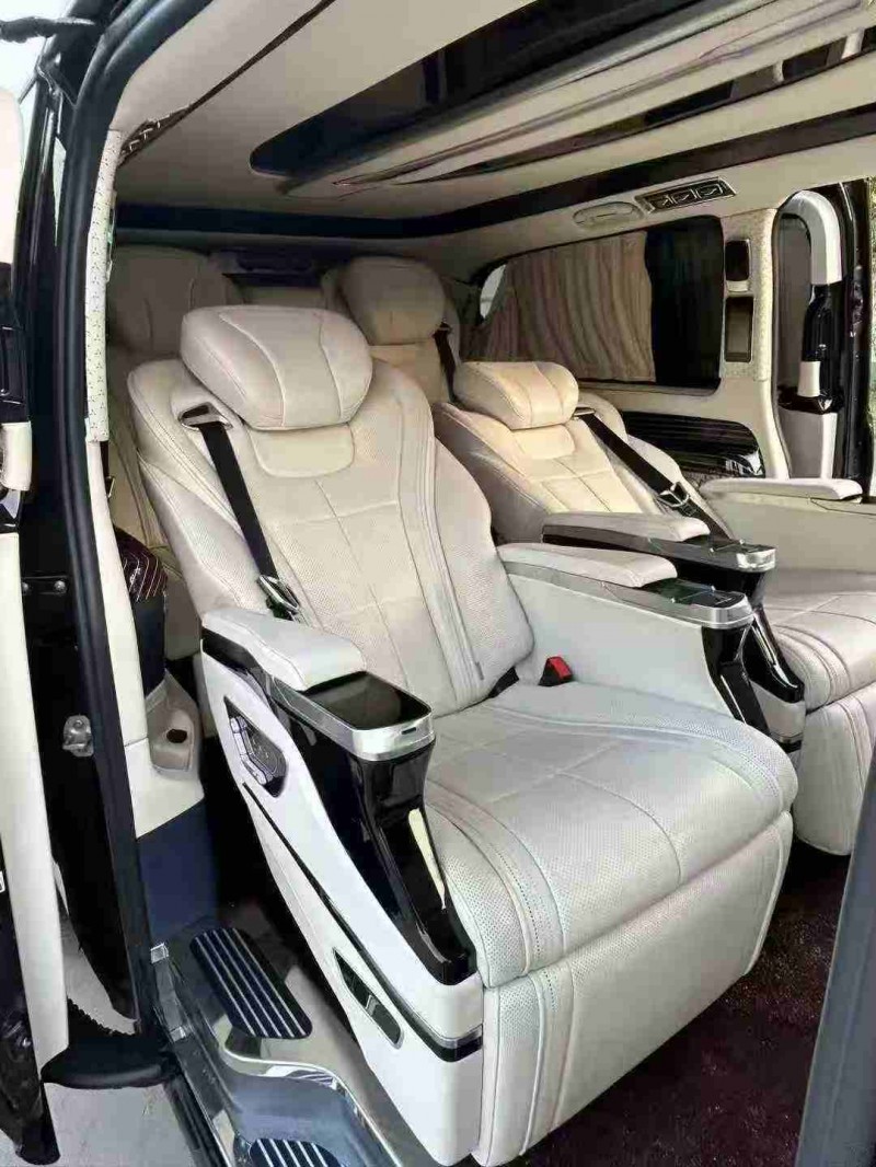 徐州21年奔驰威霆9