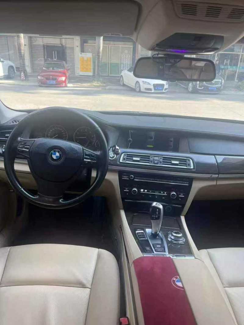 广州11年宝马7系7