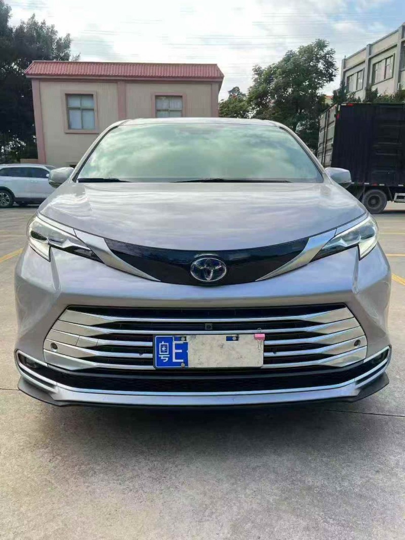 广州22年丰田塞纳1