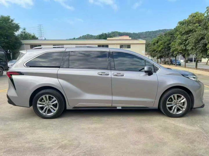 广州22年丰田塞纳3