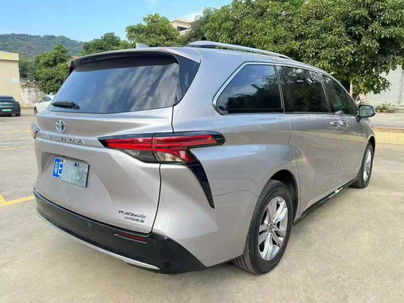 广州22年丰田塞纳4