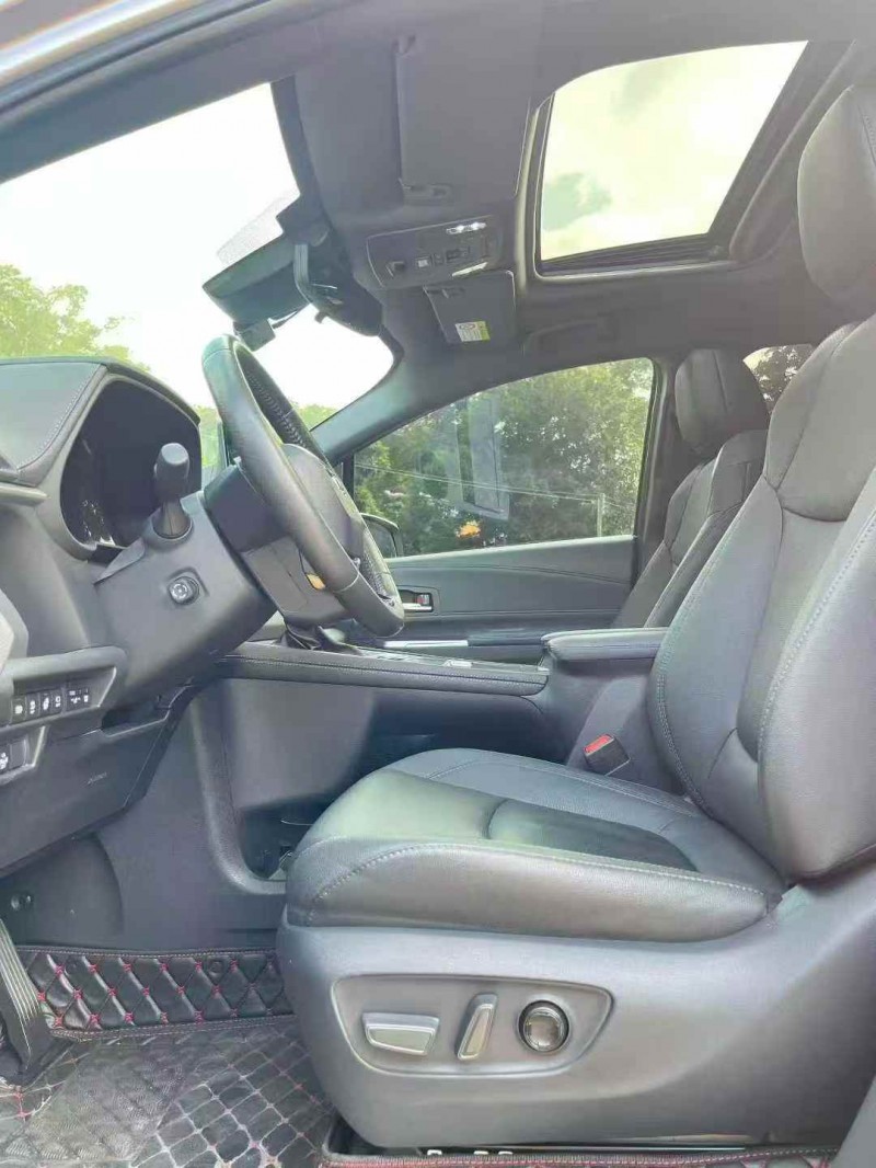 广州22年丰田塞纳8