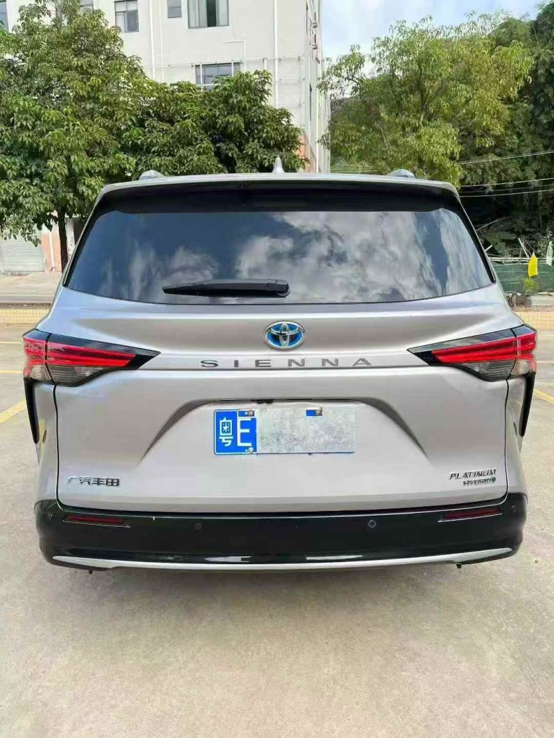 广州22年丰田塞纳9