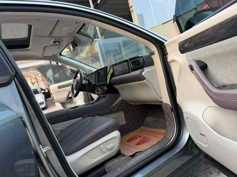 徐州22年零跑汽车C116