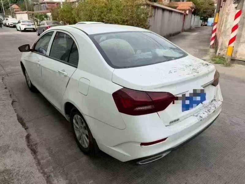 深圳22年吉利帝豪8