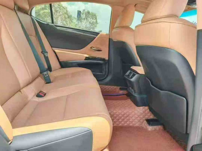 保山22年雷克萨斯ES5