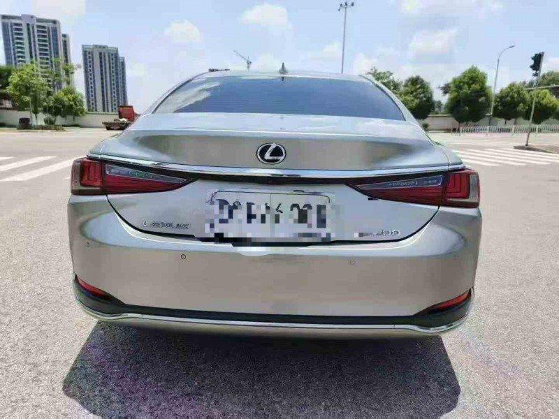 保山22年雷克萨斯ES9