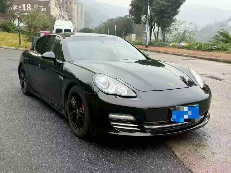 南平13年保时捷帕拉梅拉2
