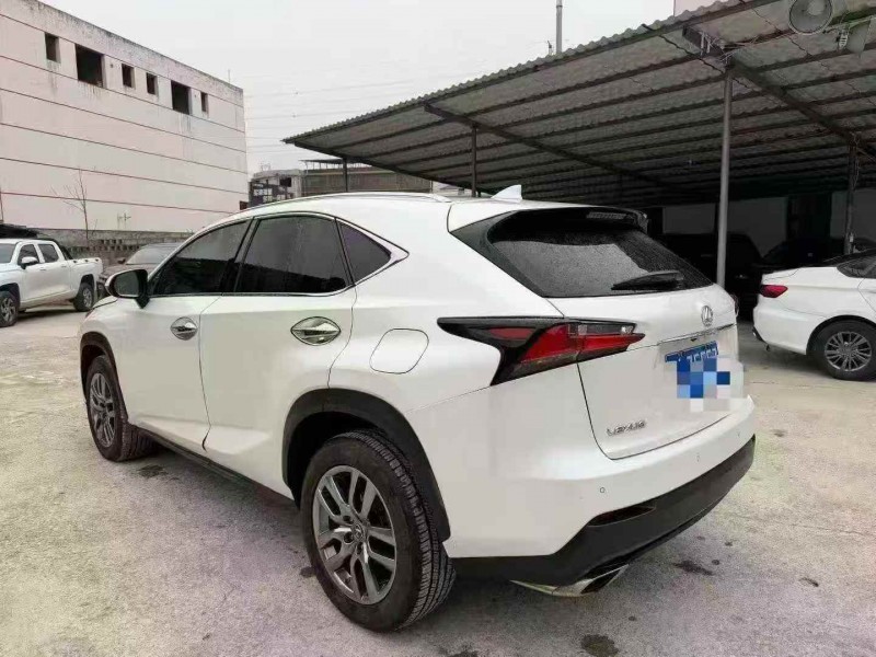 常德16年雷克萨斯NX8