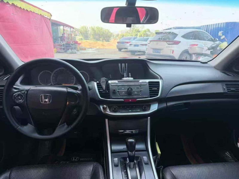 江门15年本田雅阁4