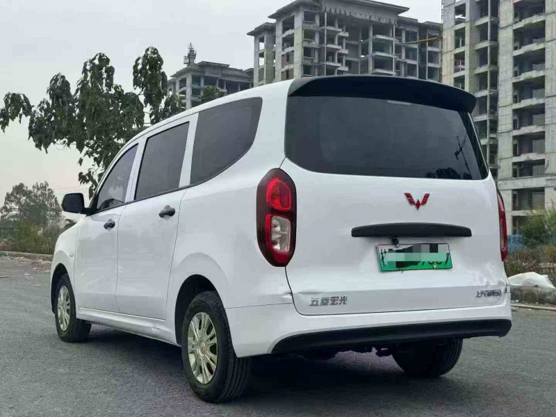 钦州25年五菱汽车宏光8