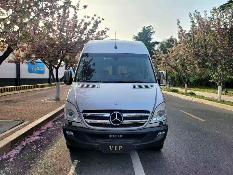 东营17年奔驰斯宾特1