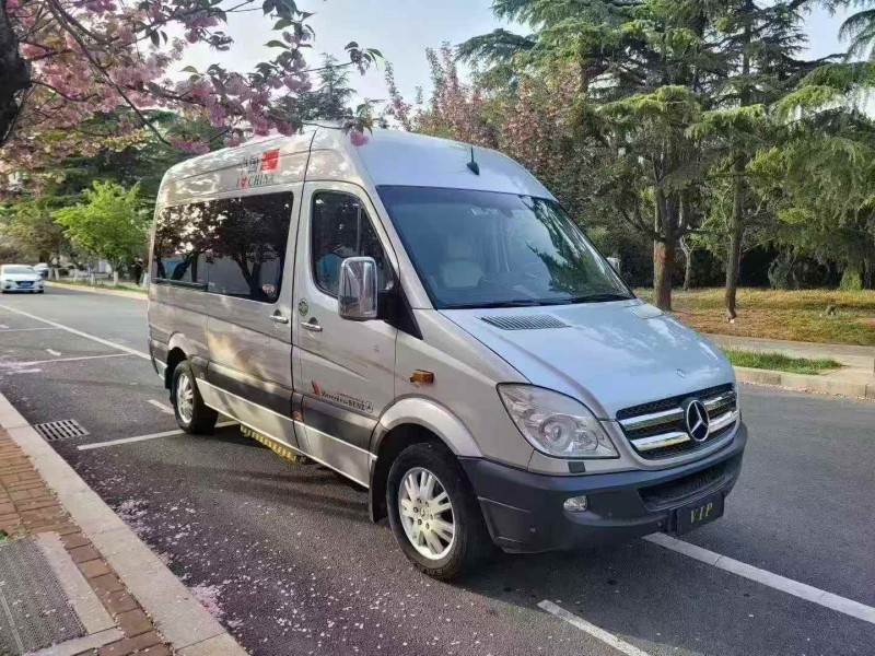 东营17年奔驰斯宾特2