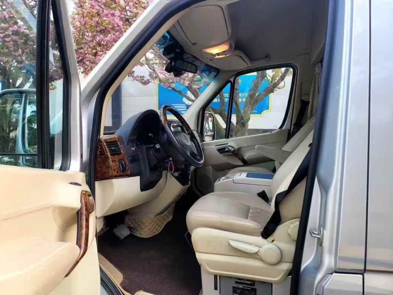 东营17年奔驰斯宾特6