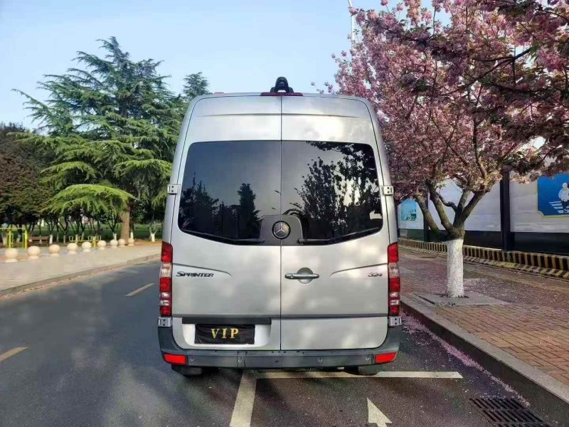 东营17年奔驰斯宾特9