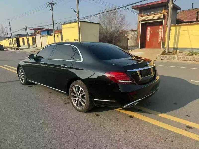 泰安18年奔驰E8