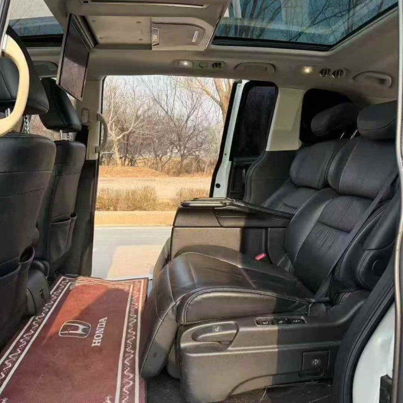 济宁18年本田艾力绅4