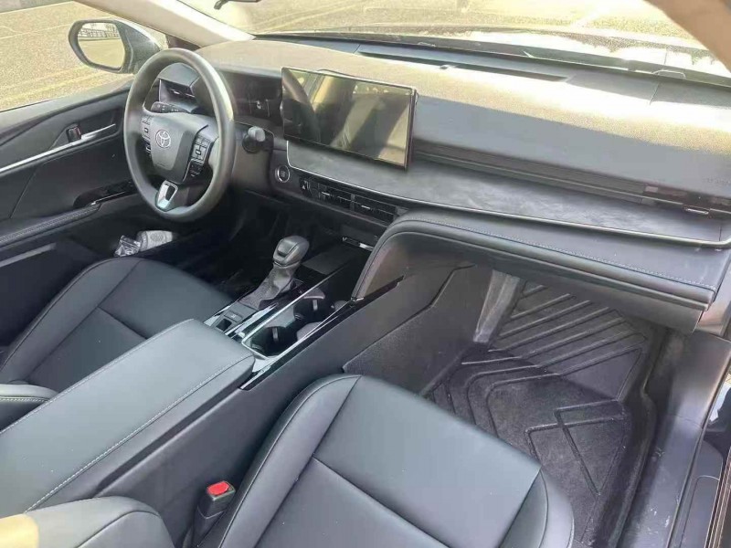 泰安25年丰田凯美瑞5