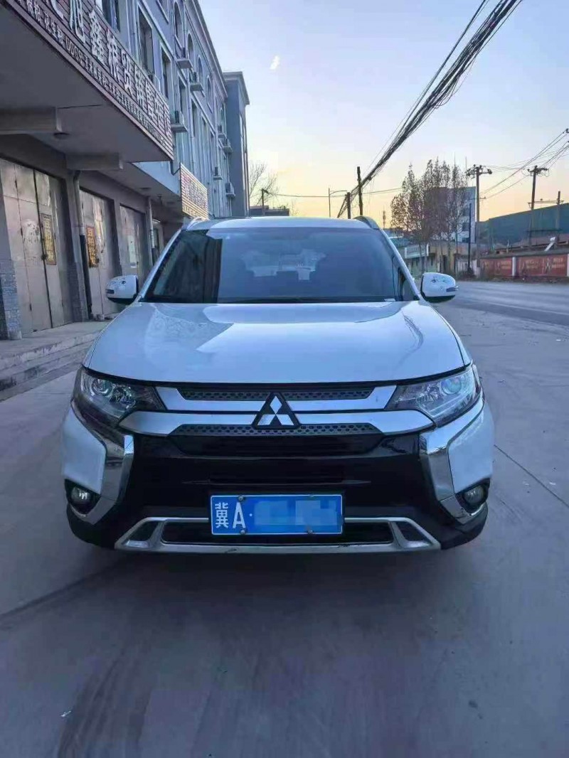 保定20年三菱欧蓝德1