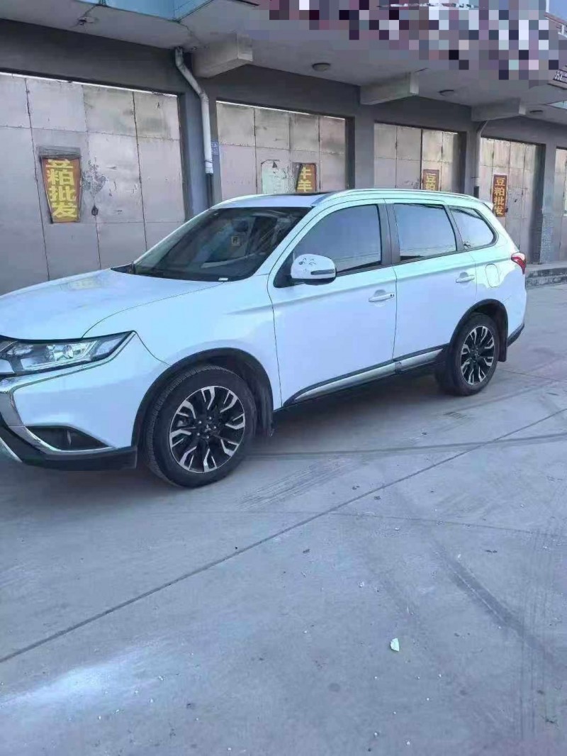 保定20年三菱欧蓝德2