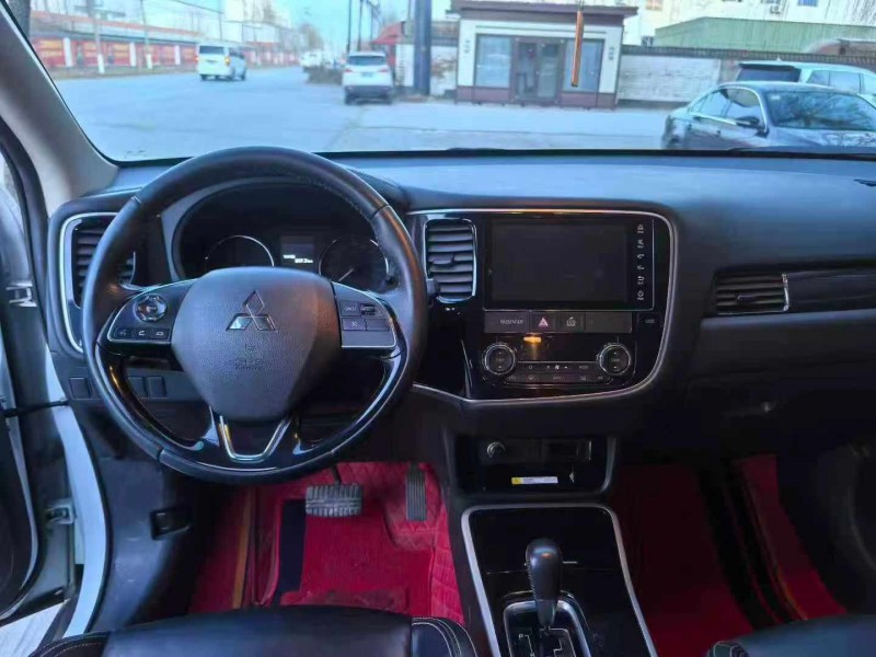 保定20年三菱欧蓝德5