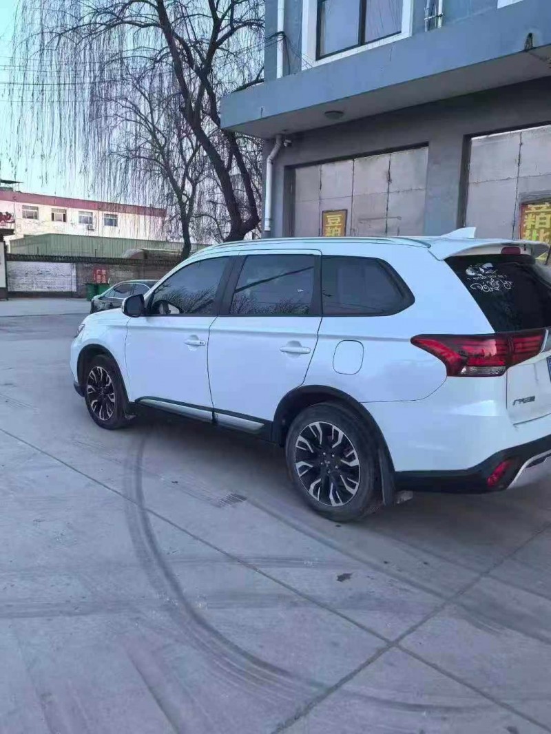 保定20年三菱欧蓝德7