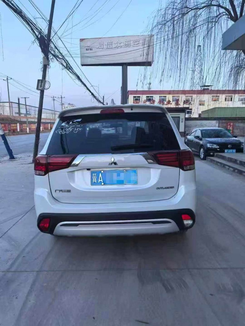 保定20年三菱欧蓝德9