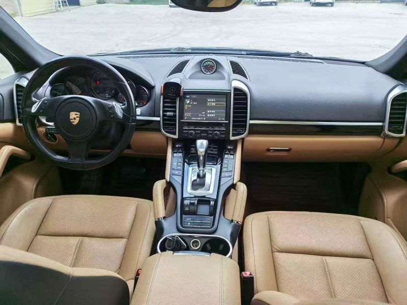 东莞15年保时捷卡宴6