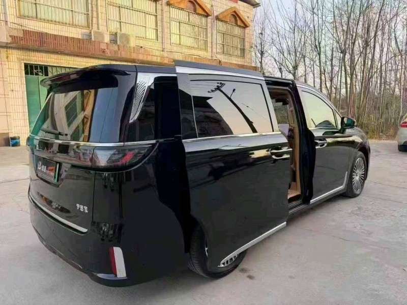 张家口25年岚图汽车梦想家7